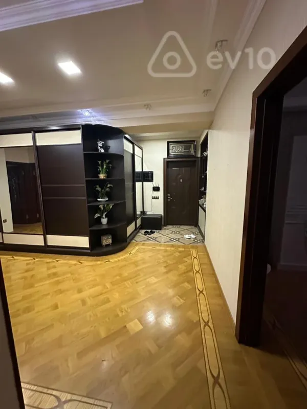 Kirayə verilir 3 otaqlı yeni tikili 159 m²