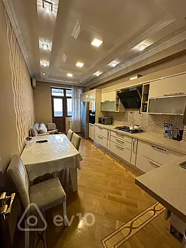 Kirayə verilir 3 otaqlı yeni tikili 159 m²
