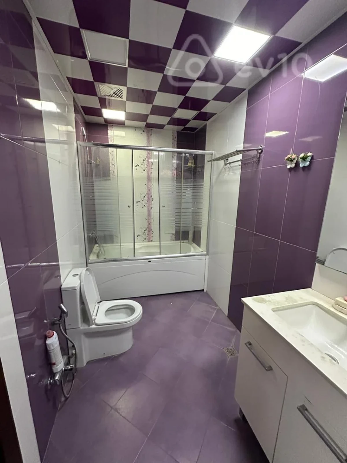 Kirayə verilir 3 otaqlı yeni tikili 159 m²