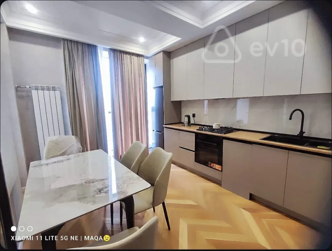Kirayə verilir 2 otaqlı yeni tikili 80 m²