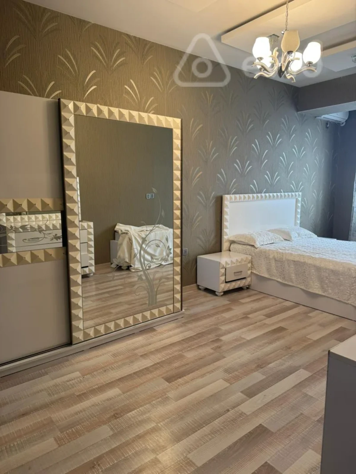 Kirayə verilir 3 otaqlı yeni tikili 150 m²