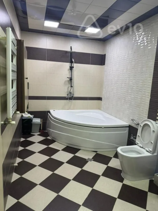 Kirayə verilir 3 otaqlı yeni tikili 150 m²