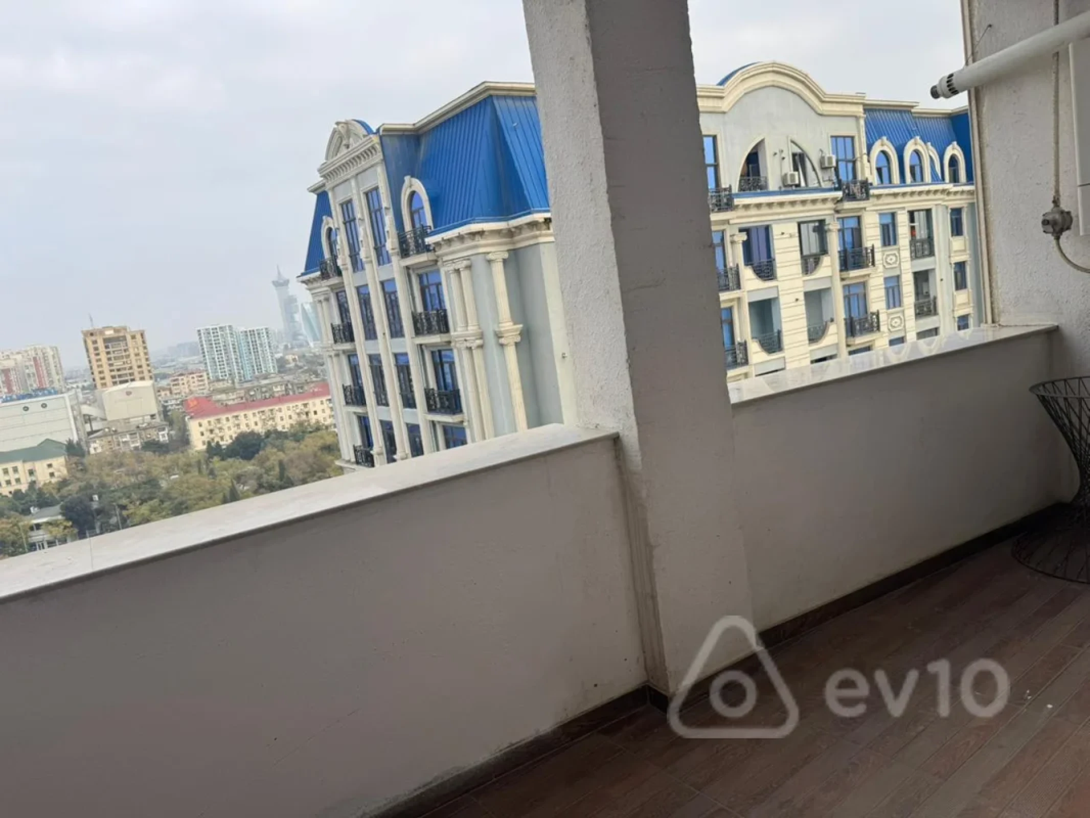 Kirayə verilir 3 otaqlı yeni tikili 150 m²