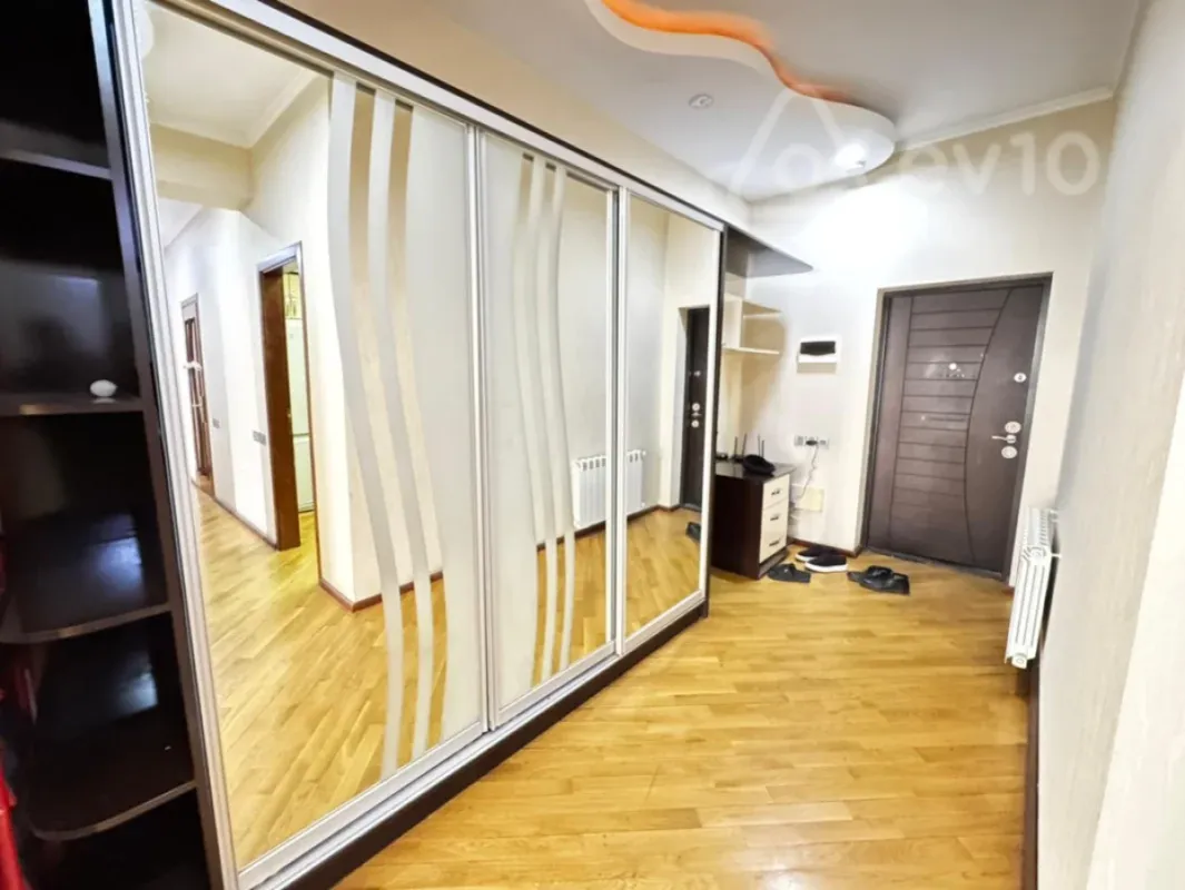 Kirayə verilir 3 otaqlı yeni tikili 100 m²