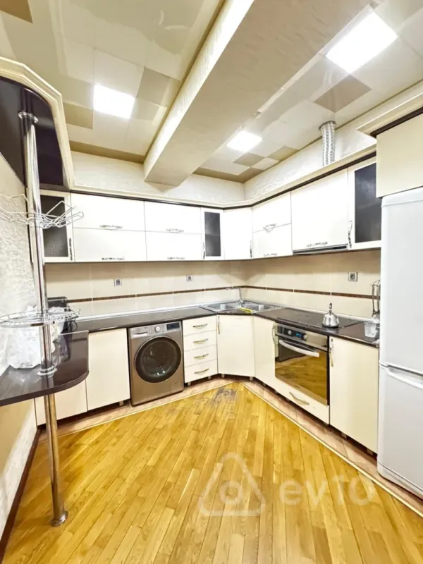 Kirayə verilir 3 otaqlı yeni tikili 100 m²