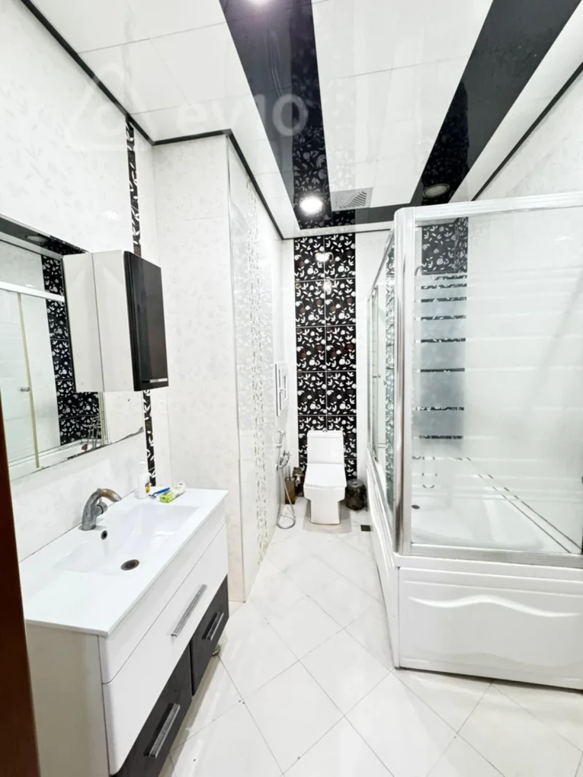 Kirayə verilir 3 otaqlı yeni tikili 100 m²