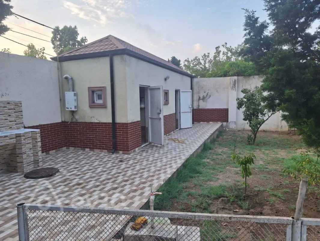 Satılır 5 otaqlı həyət evi 130 m²