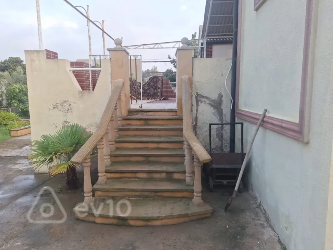 Satılır 5 otaqlı həyət evi 130 m²