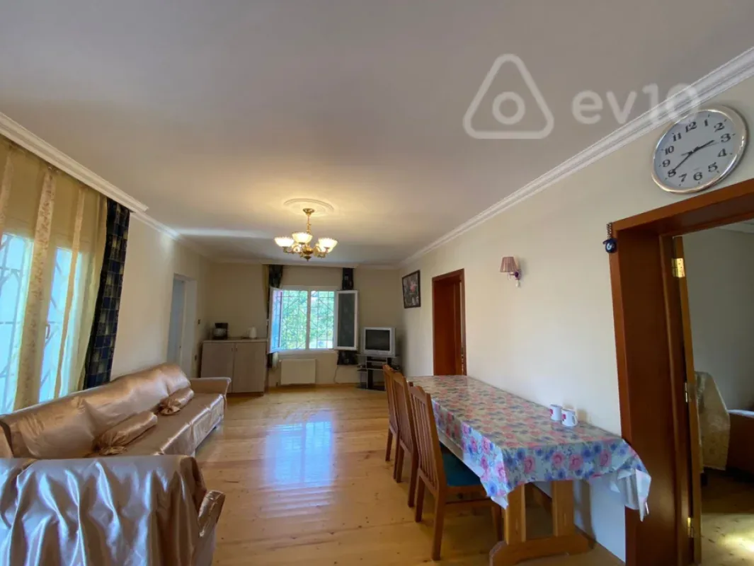 Satılır 5 otaqlı həyət evi 130 m²