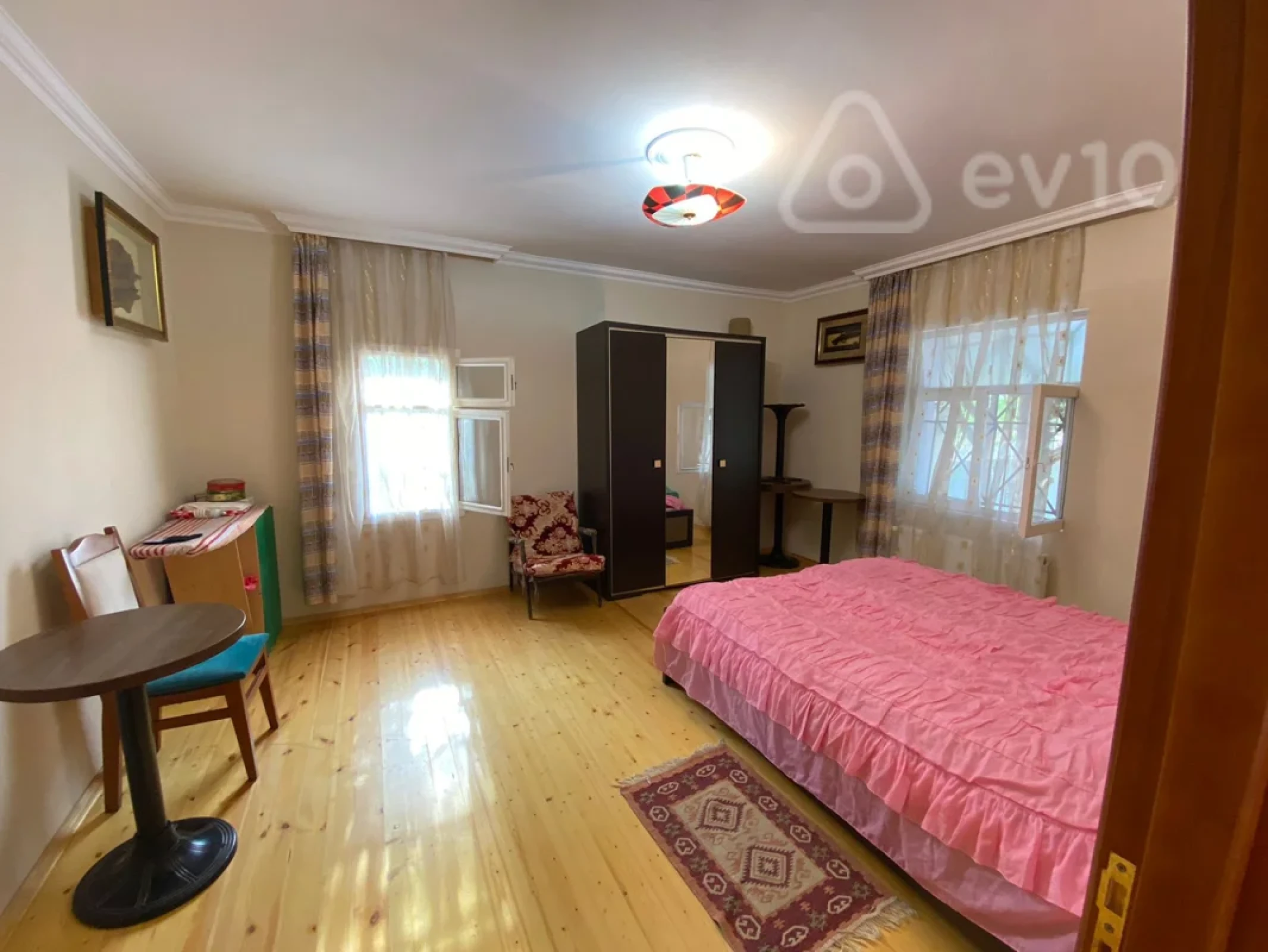Satılır 5 otaqlı həyət evi 130 m²