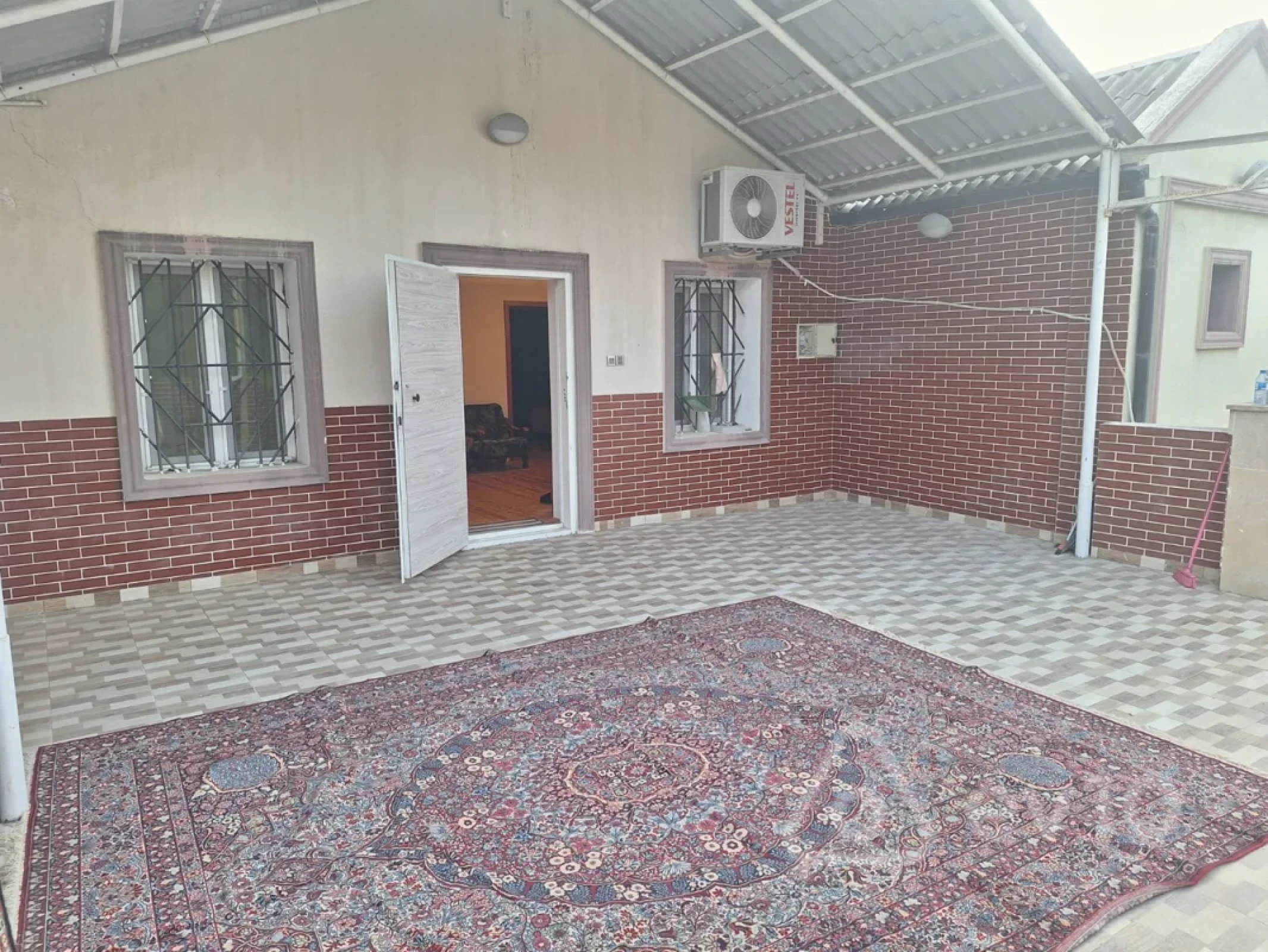 Satılır 5 otaqlı həyət evi 130 m²