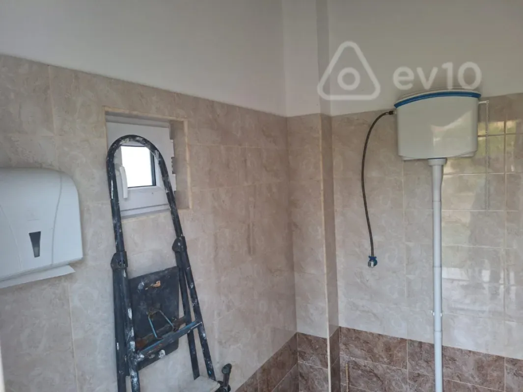 Satılır 5 otaqlı həyət evi 130 m²