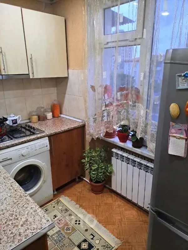 Satılır 2 otaqlı köhnə tikili 50 m²