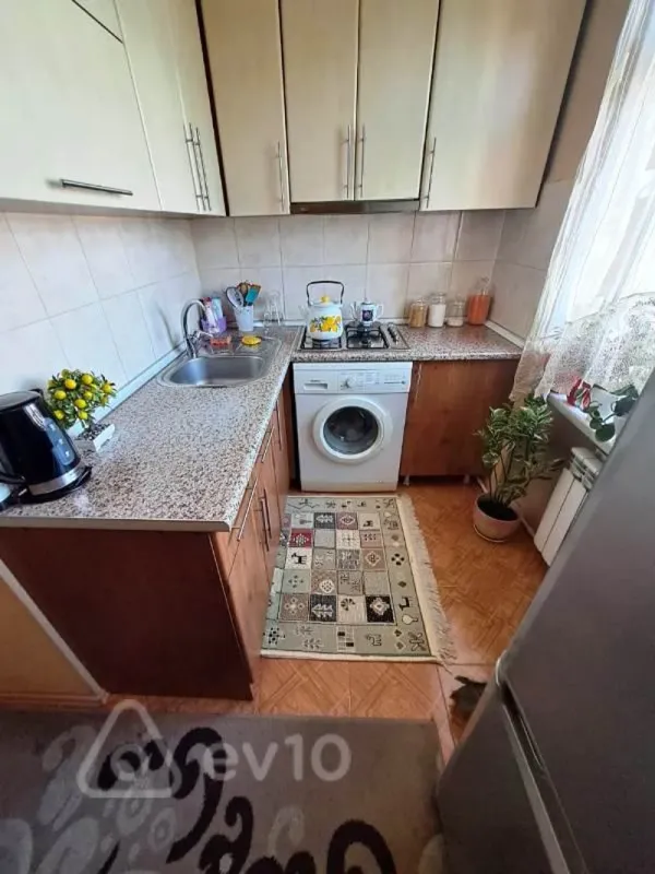 Satılır 2 otaqlı köhnə tikili 50 m²