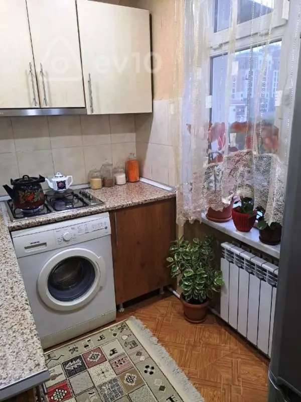Satılır 2 otaqlı köhnə tikili 50 m²