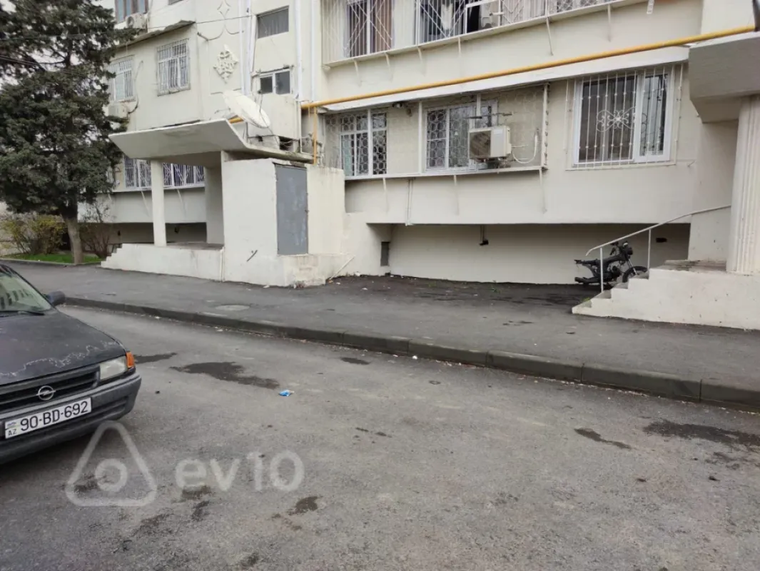 Kirayə verilir 3 otaqlı köhnə tikili 80 m²