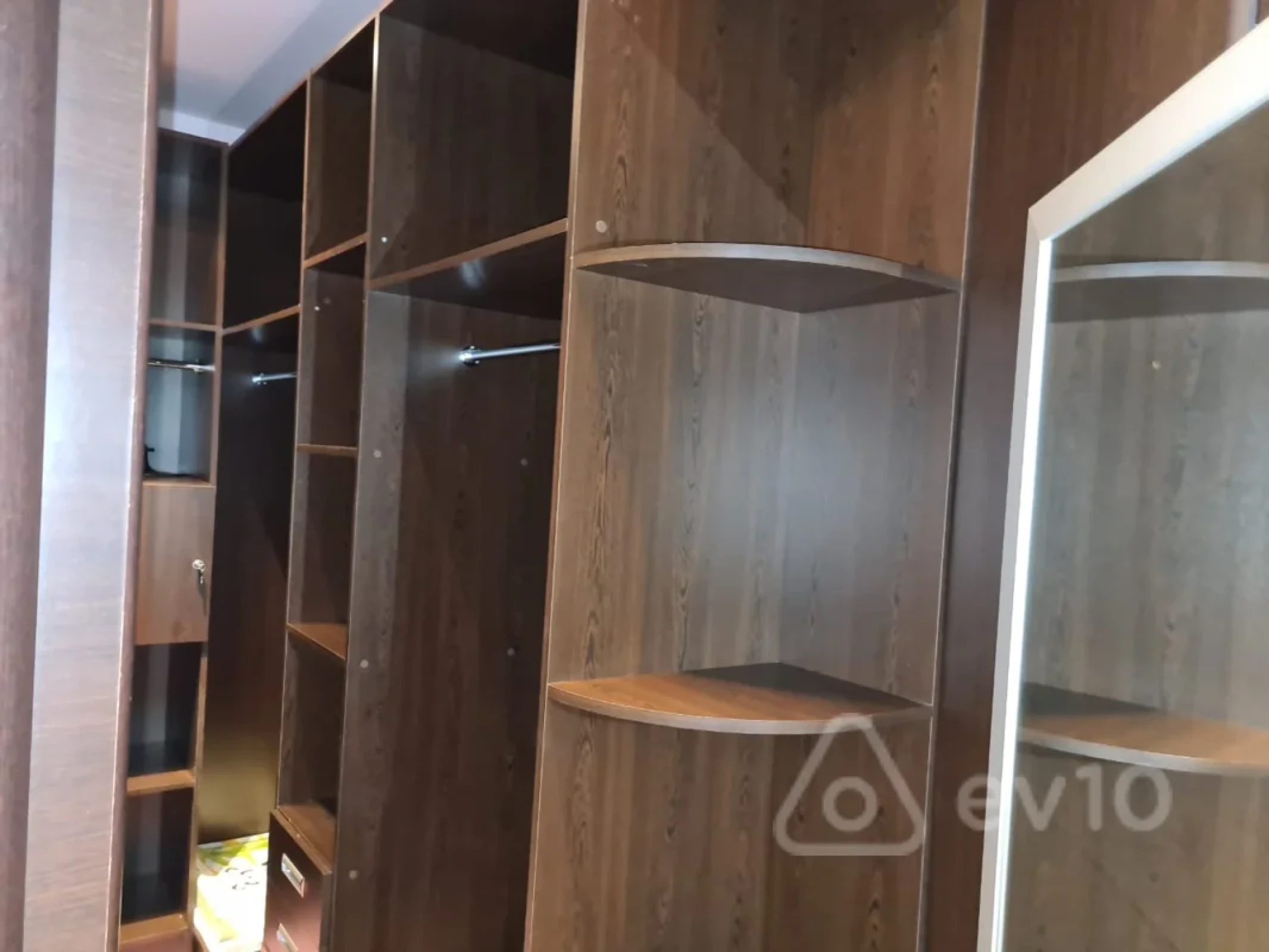 Kirayə verilir 3 otaqlı yeni tikili 181 m²