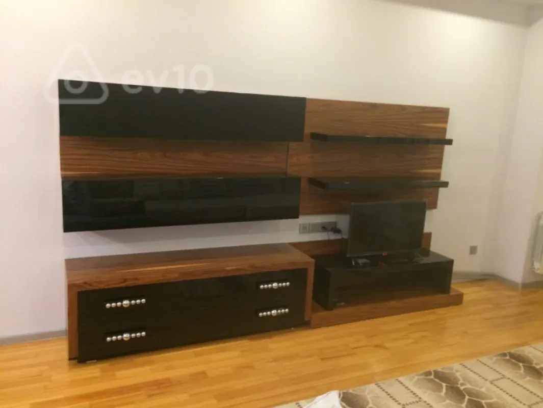 Kirayə verilir 2 otaqlı yeni tikili 80 m²