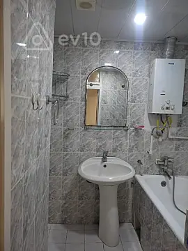Kirayə verilir 3 otaqlı köhnə tikili 65 m²