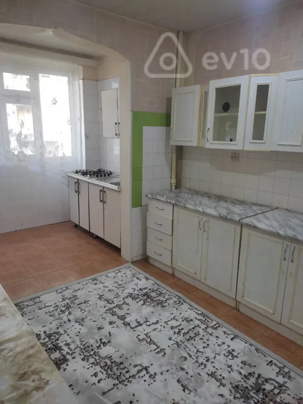 Kirayə verilir 3 otaqlı köhnə tikili 65 m²