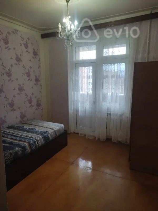 Kirayə verilir 3 otaqlı köhnə tikili 65 m²