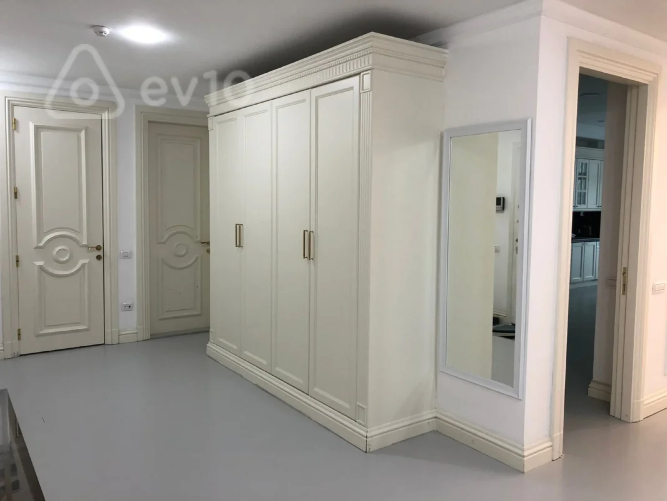 Kirayə verilir 4 otaqlı yeni tikili 280 m²