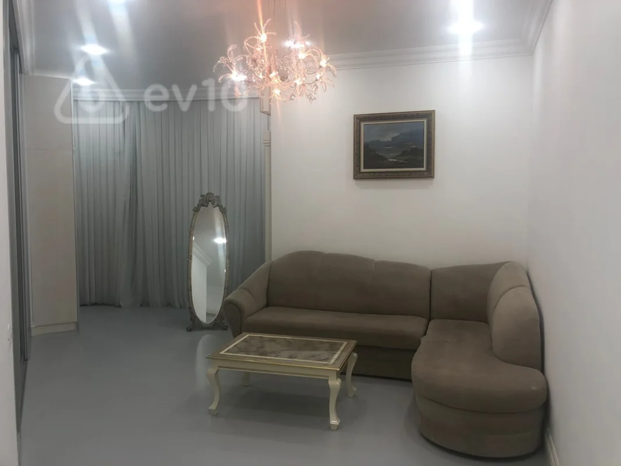 Kirayə verilir 4 otaqlı yeni tikili 280 m²