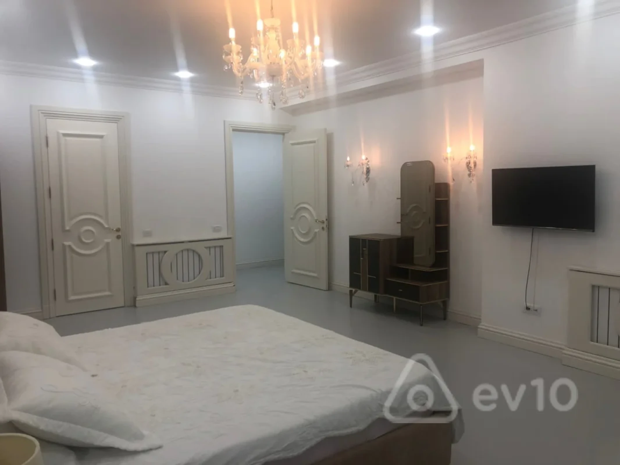 Kirayə verilir 4 otaqlı yeni tikili 280 m²