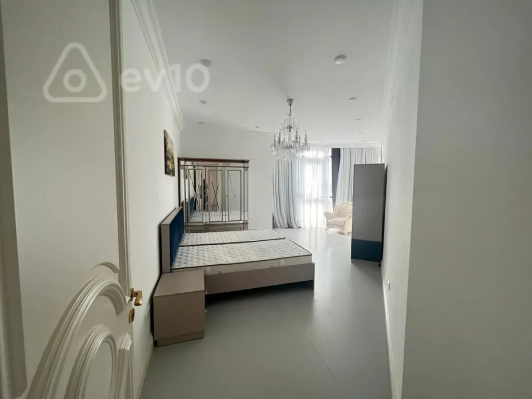 Kirayə verilir 4 otaqlı yeni tikili 280 m²
