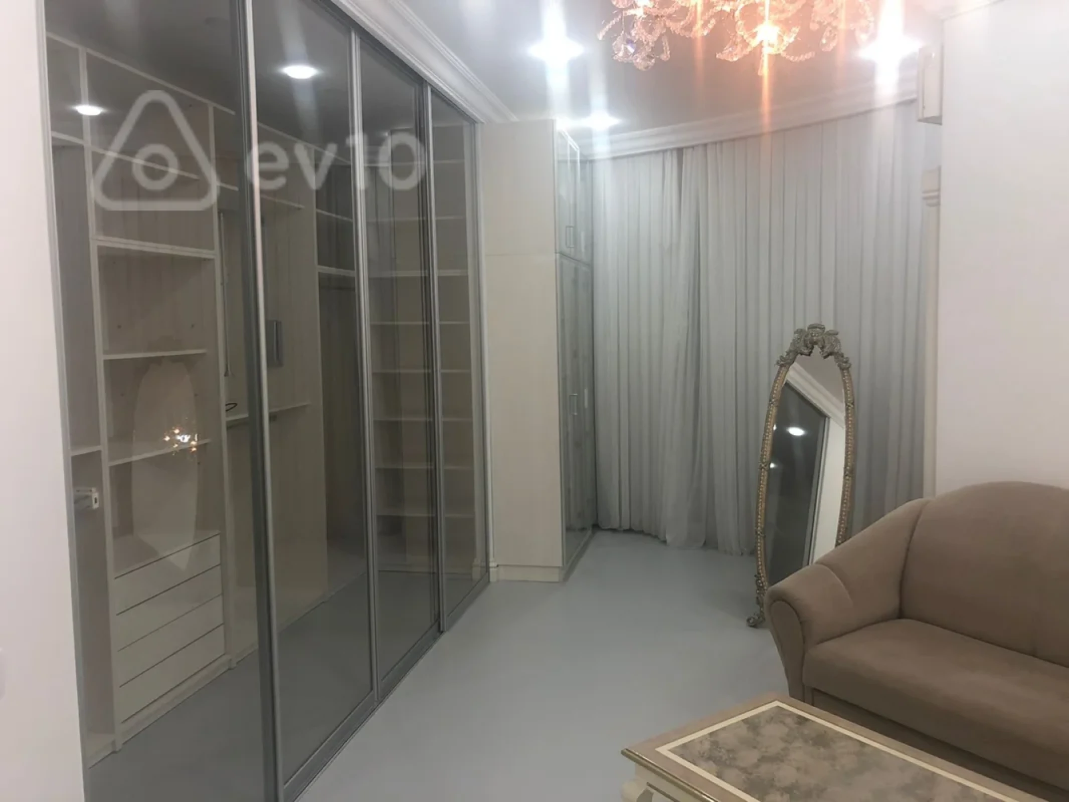 Kirayə verilir 4 otaqlı yeni tikili 280 m²
