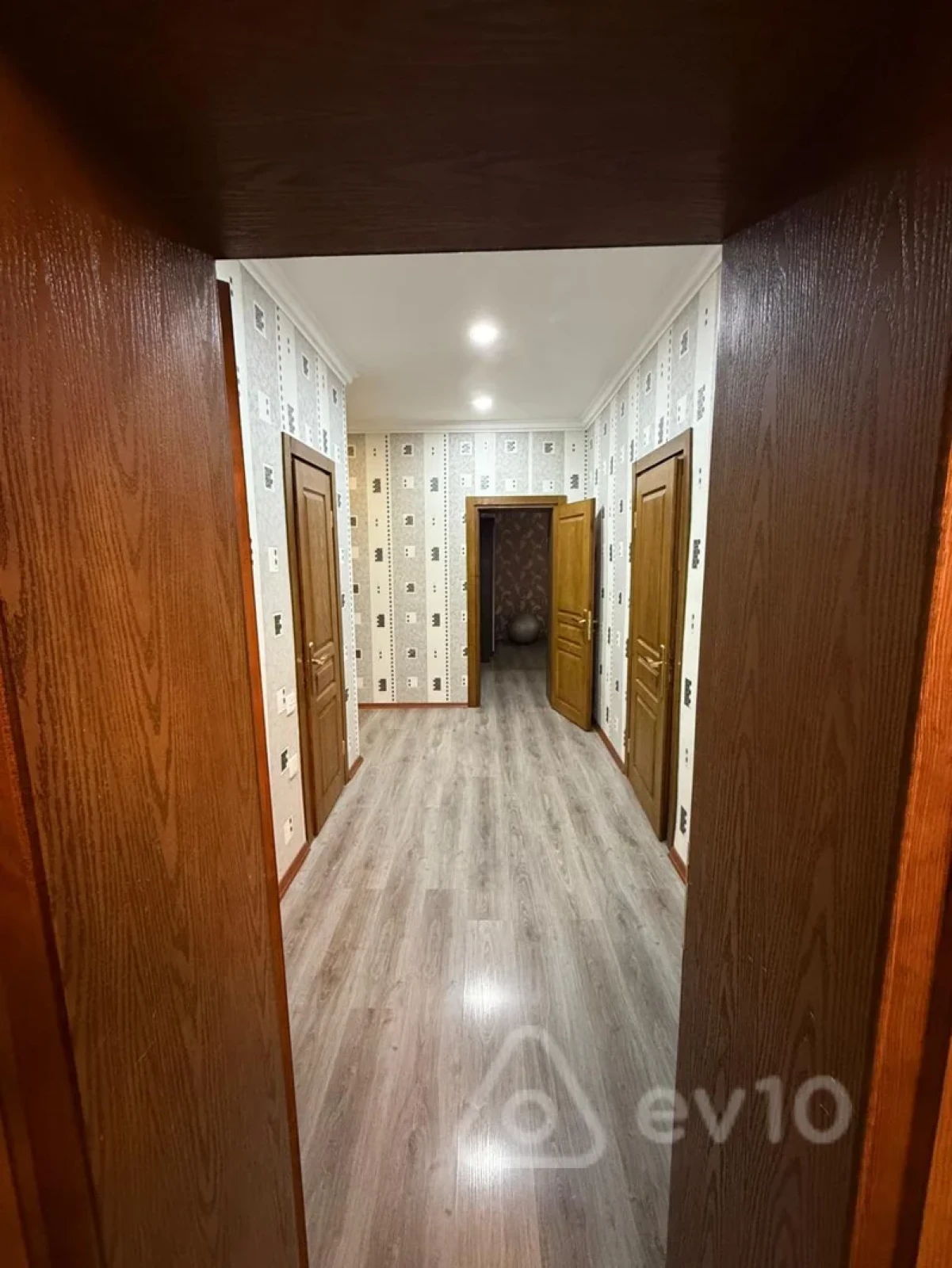 Satılır 7 otaqlı həyət evi 6 m²
