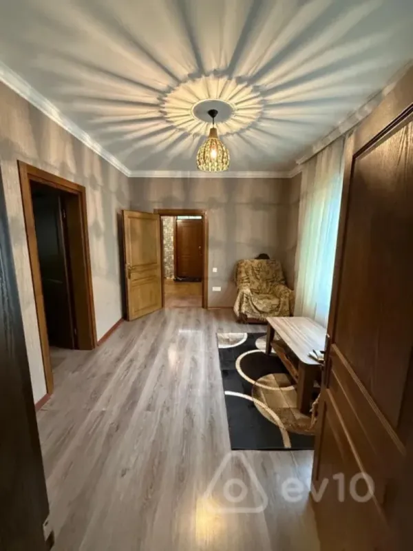 Satılır 7 otaqlı həyət evi 6 m²