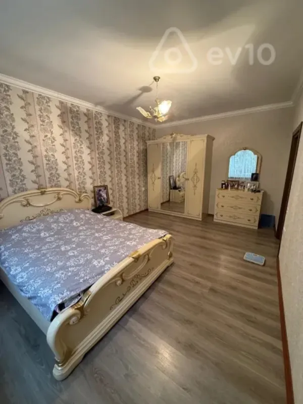 Satılır 7 otaqlı həyət evi 6 m²