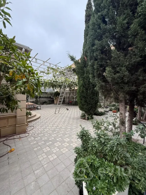 Satılır 7 otaqlı həyət evi 6 m²