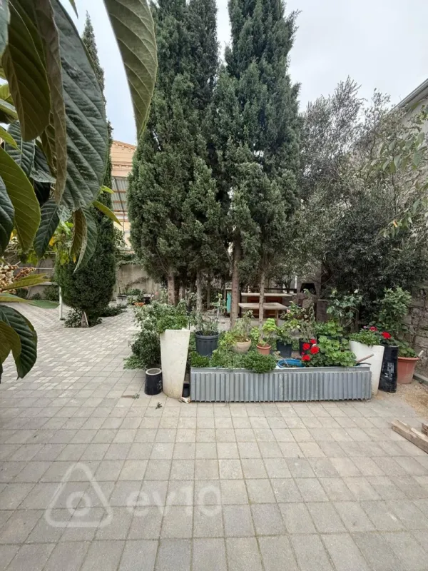 Satılır 7 otaqlı həyət evi 6 m²
