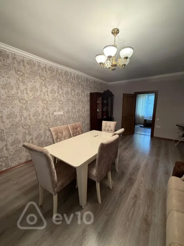 Satılır 7 otaqlı həyət evi 6 m²