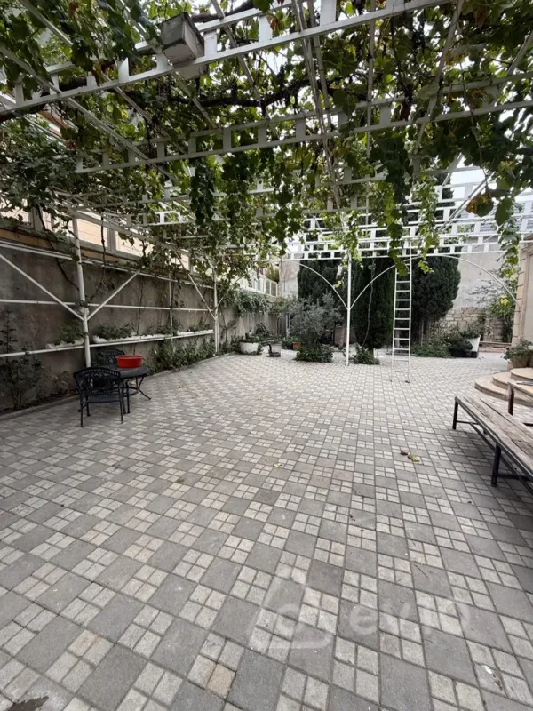 Satılır 7 otaqlı həyət evi 6 m²