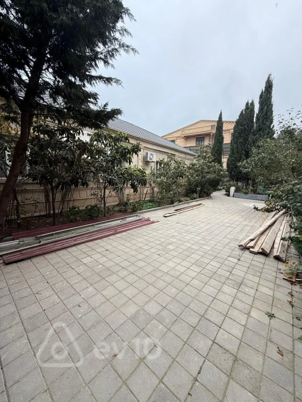 Satılır 7 otaqlı həyət evi 6 m²