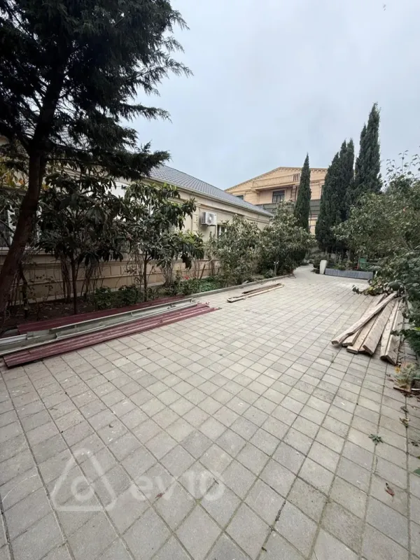 Satılır 7 otaqlı həyət evi 6 m²