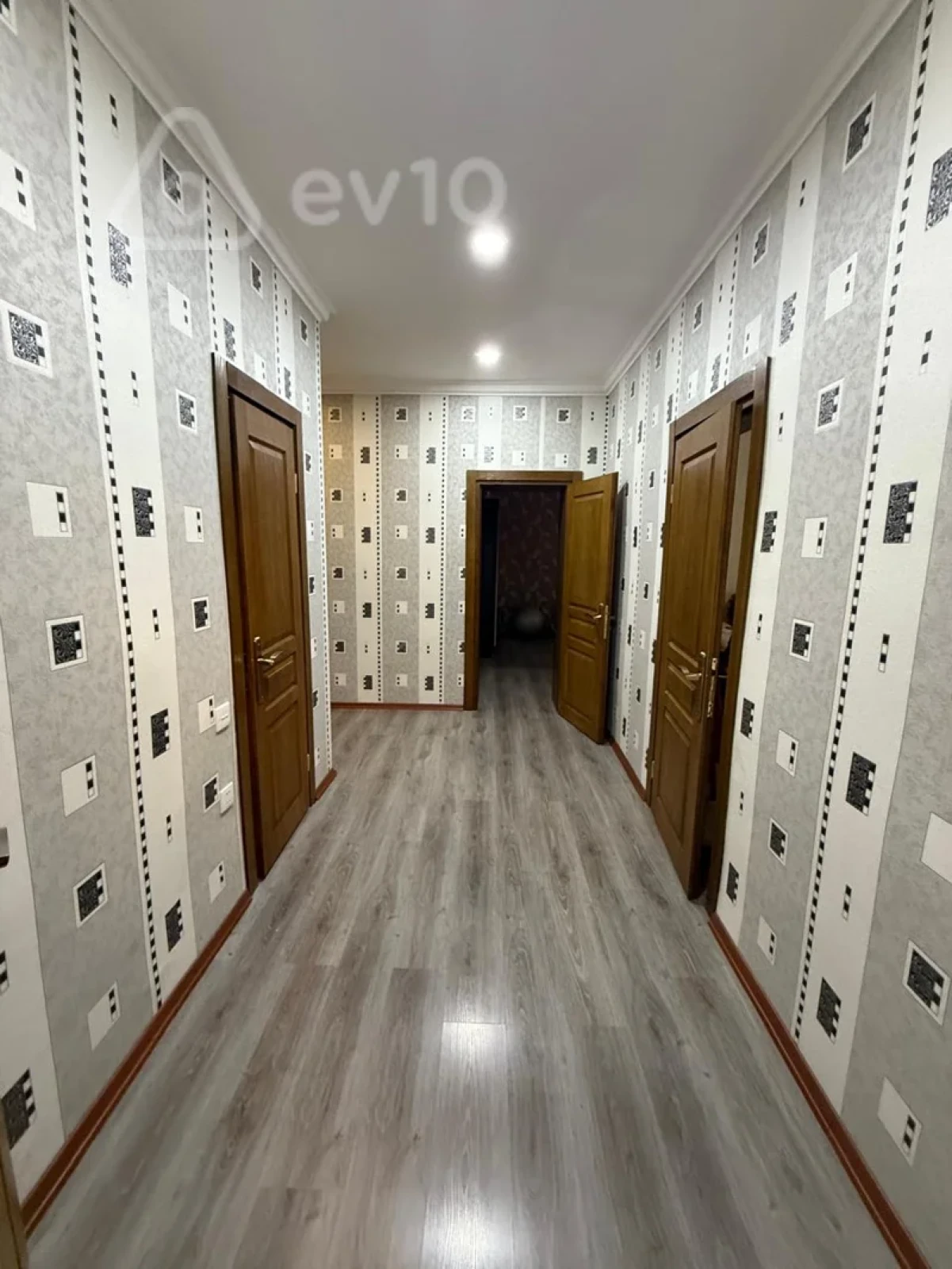 Satılır 7 otaqlı həyət evi 6 m²