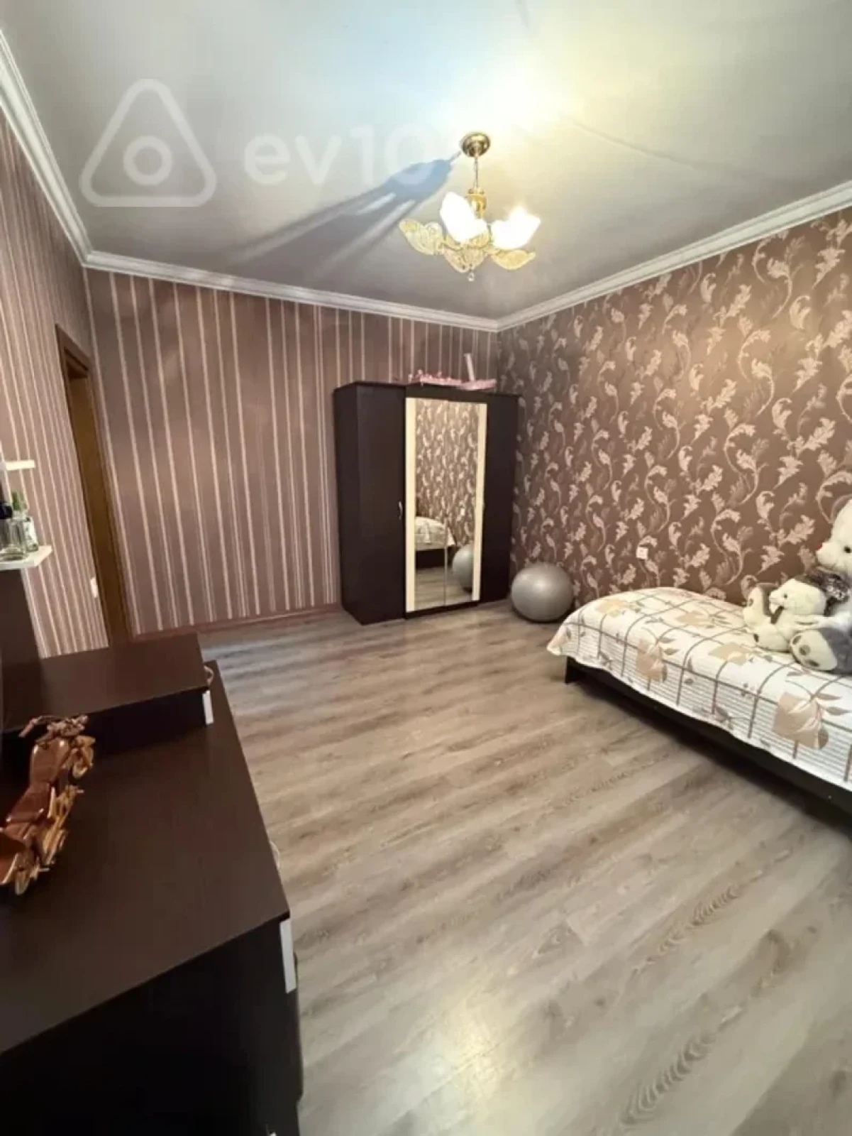 Satılır 7 otaqlı həyət evi 6 m²
