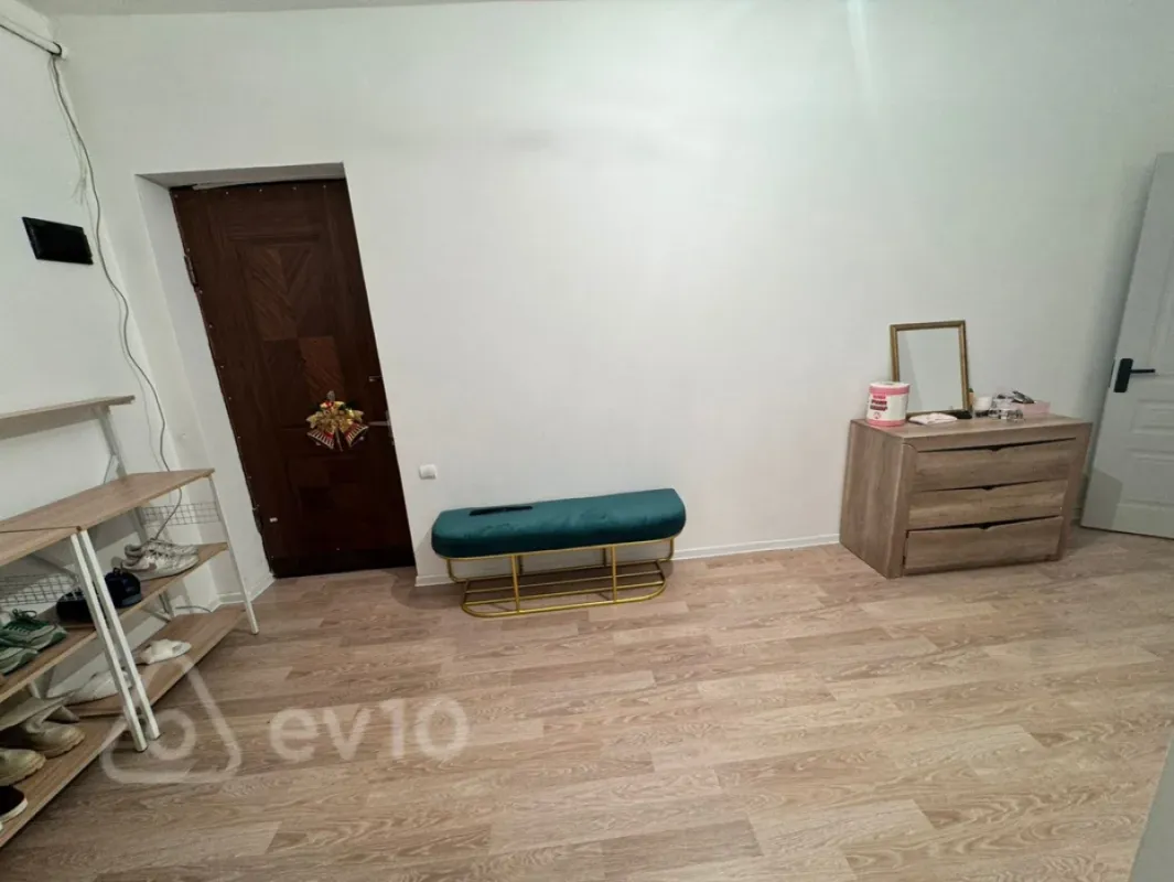 Kirayə verilir 2 otaqlı köhnə tikili 105 m²