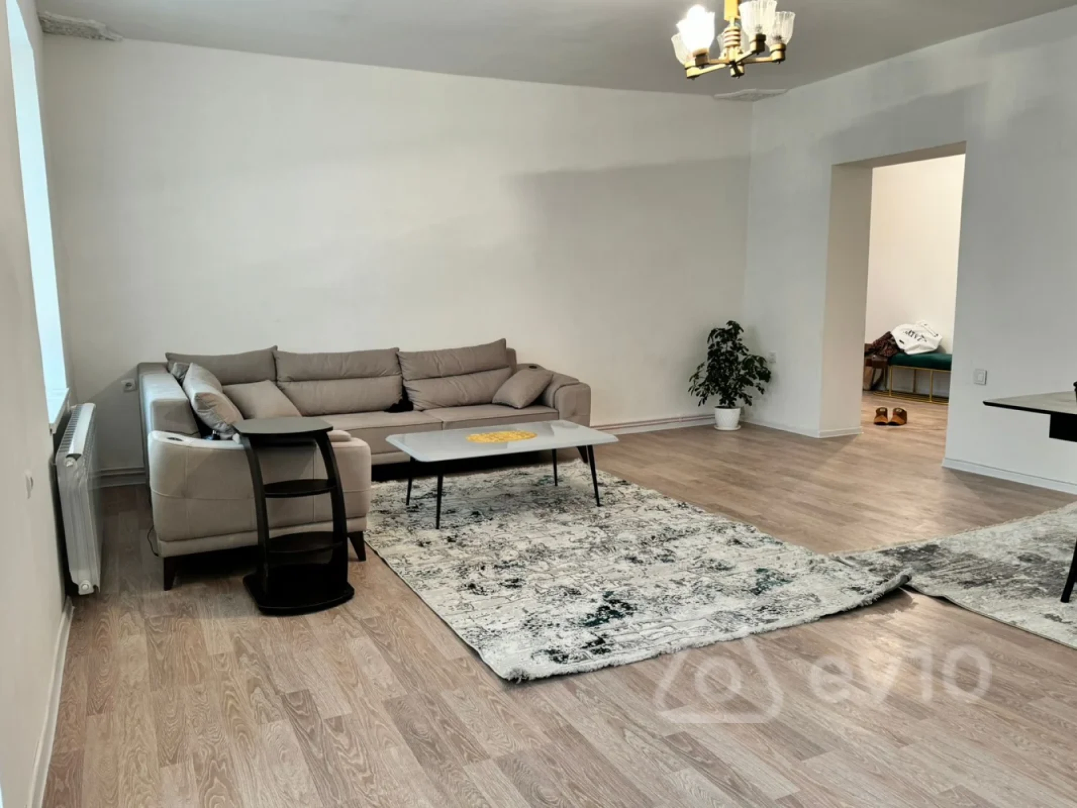 Kirayə verilir 2 otaqlı köhnə tikili 105 m²