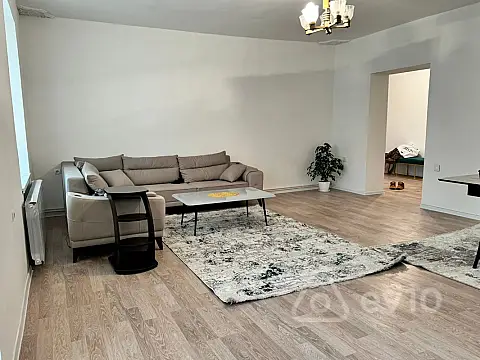 Kirayə verilir 2 otaqlı köhnə tikili 105 m²