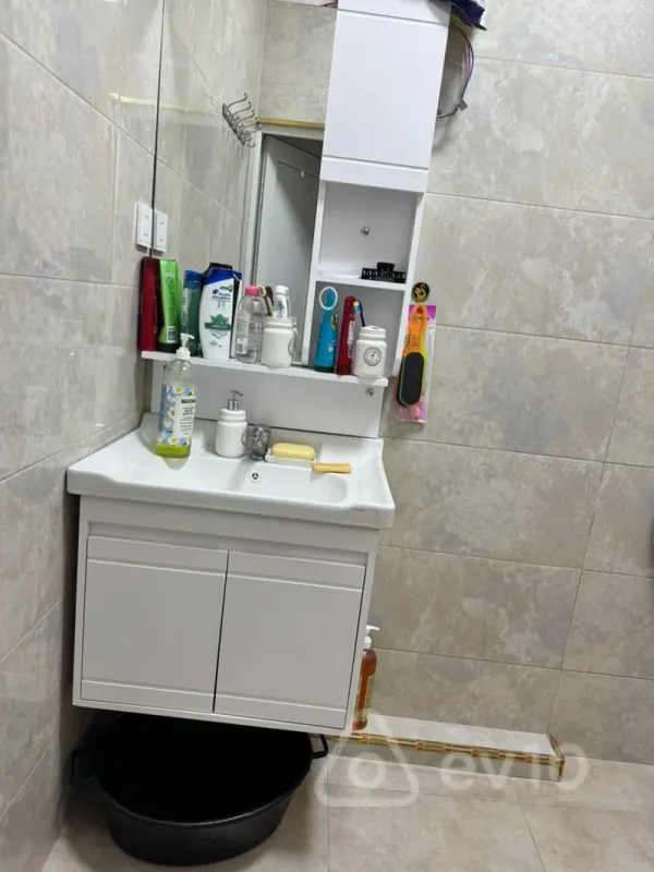 Kirayə verilir 2 otaqlı köhnə tikili 105 m²