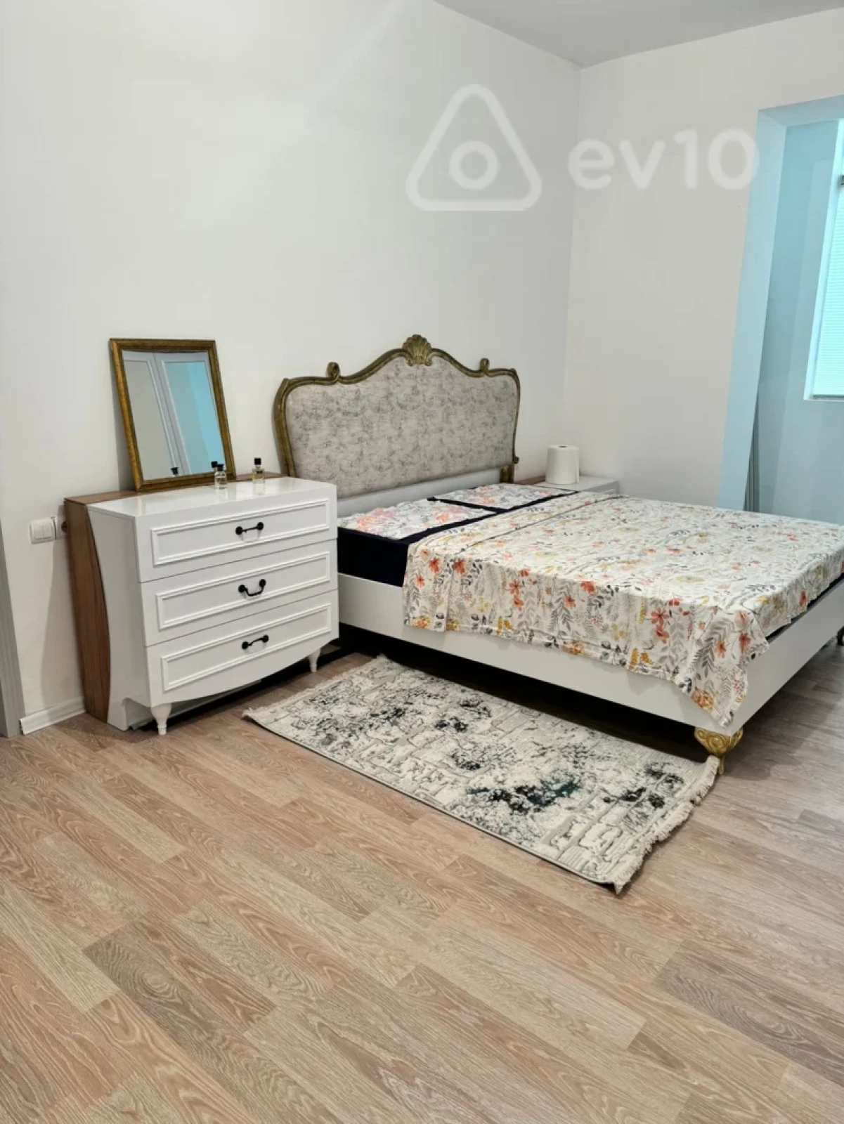 Kirayə verilir 2 otaqlı köhnə tikili 105 m²