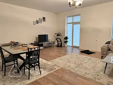 Kirayə verilir 2 otaqlı köhnə tikili 105 m²