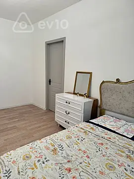 Kirayə verilir 2 otaqlı köhnə tikili 105 m²