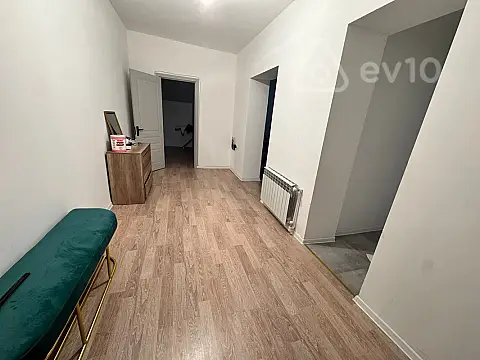 Kirayə verilir 2 otaqlı köhnə tikili 105 m²