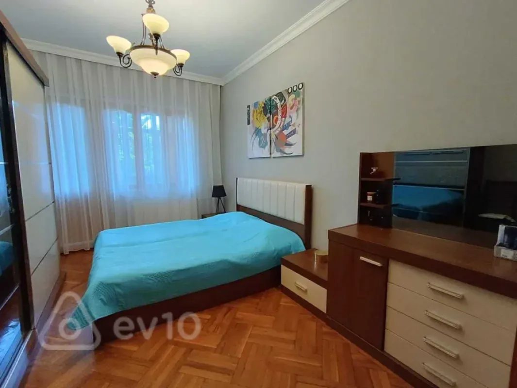 Satılır 2 otaqlı köhnə tikili 70 m²